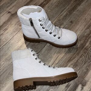 Stylish White Lace-Up Women's Boots